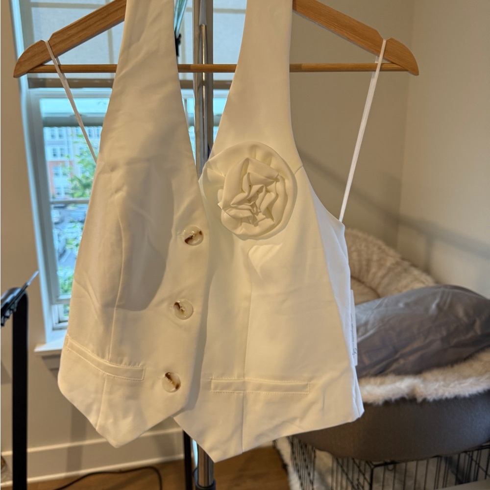 Stylish White Buttoned Vest with Floral Detail